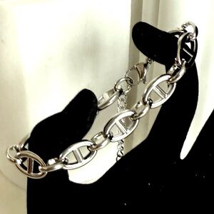 NEW Silver Bracelet Stainless Steel Chain Bracelet
Men / Women Fashion Jewelry